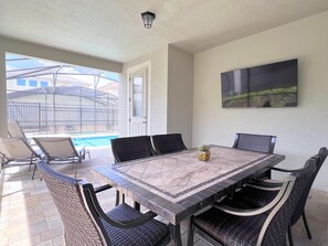 تناول الطعام بالخارج