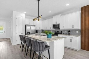 Fridge, microwave, oven, stovetop - Last Minute Disney! Private Pool, Hot Tub, Game Room & Themed Bedrooms. Book Now! #93759 (Orlando)