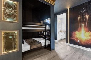8 bedrooms, iron/ironing board, WiFi, bed sheets - Last Minute Disney! Private Pool, Hot Tub, Game Room & Themed Bedrooms. Book Now! #93759 (Orlando)