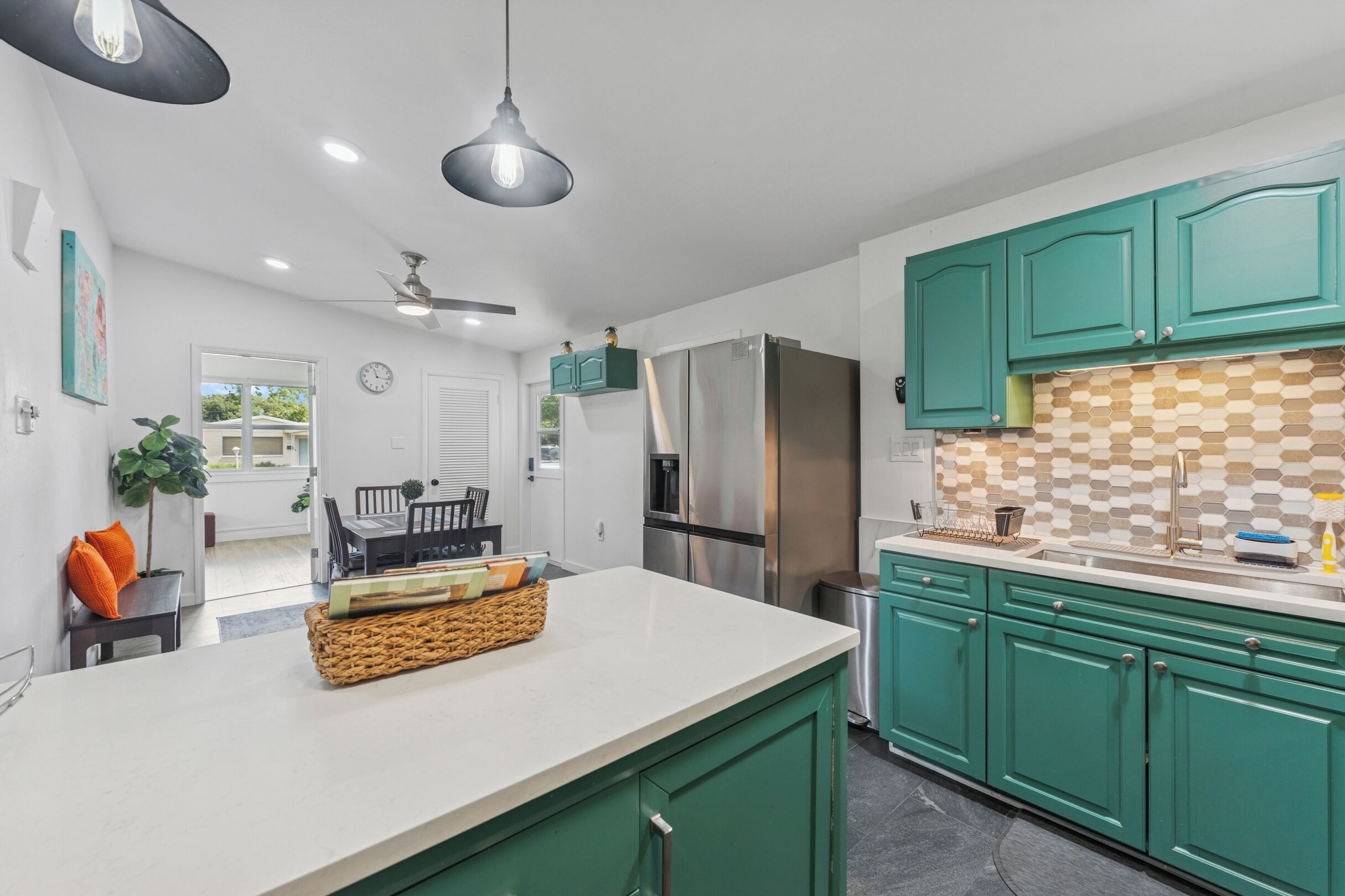 Mikrobølgeovn, ovn og kokeplater