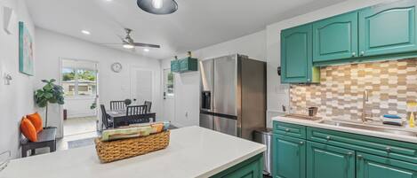 電子レンジ、オーブン、コンロ