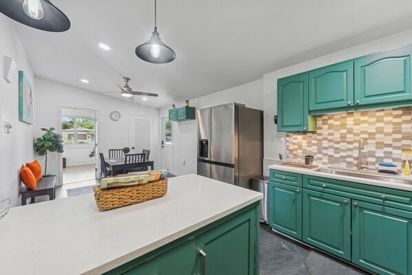 Microondas, horno y parrilla de estufa