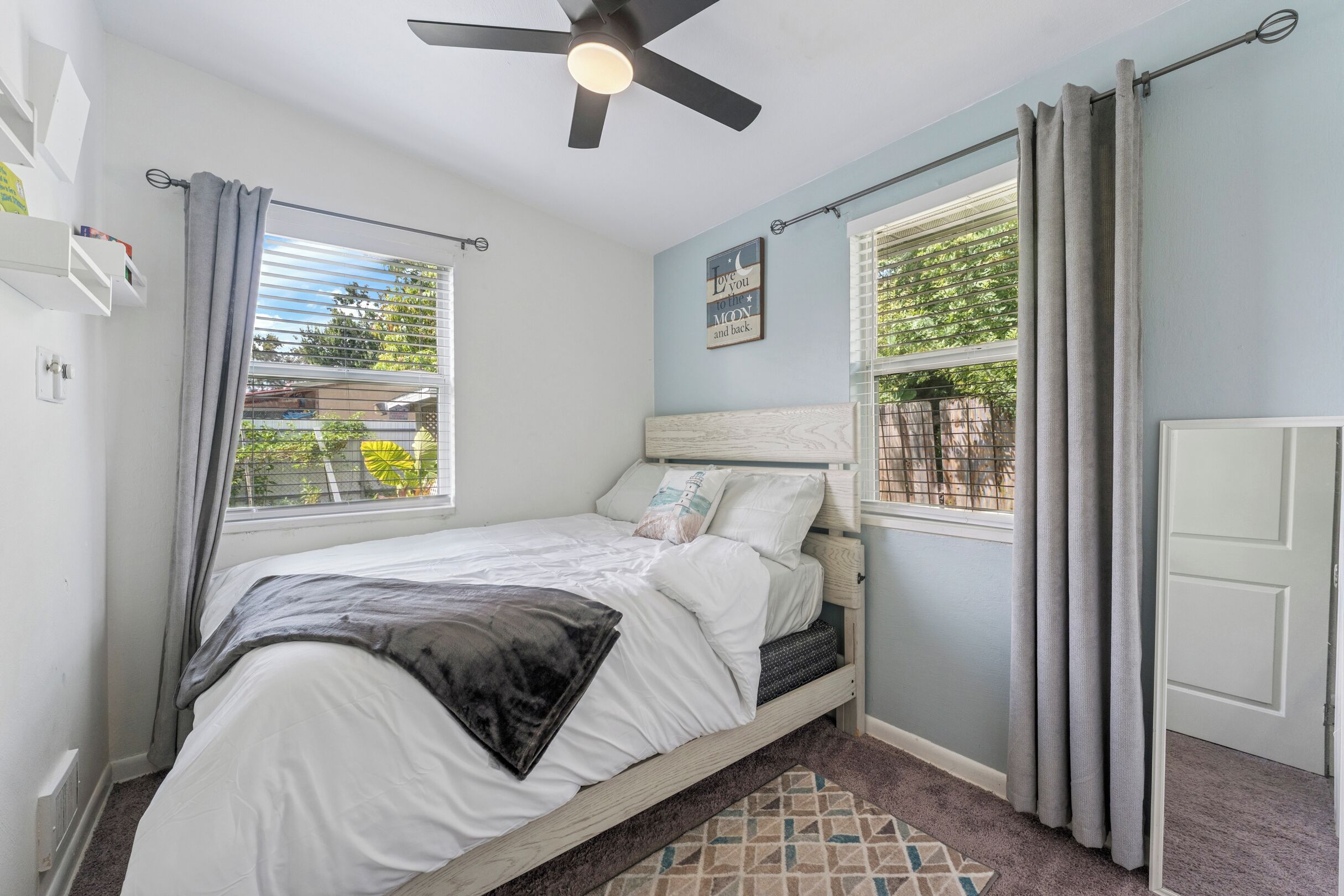 3 habitaciones, escritorio, tabla de planchar con plancha y wifi 