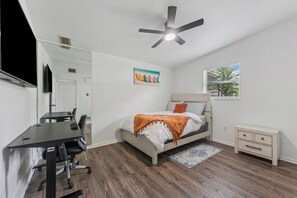 3 bedrooms, desk, iron/ironing board, WiFi