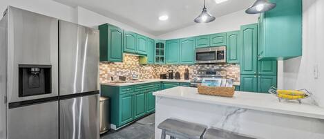 Mikroaaltouuni, uuni, liesi