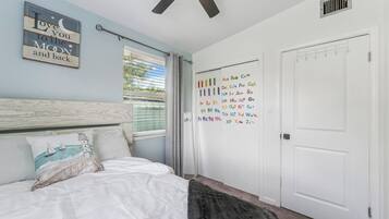 3 habitaciones, tabla de planchar con plancha, wifi y ropa de cama