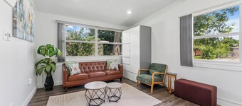 Modern Tampa Getaway - 1 mile from Bucs Stadium