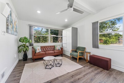 Modern Tampa Getaway - 1 mile from Bucs Stadium