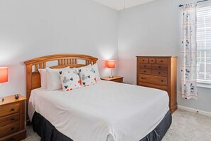 5 bedrooms, iron/ironing board, WiFi, bed sheets