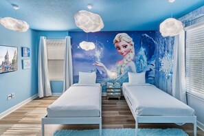 5 bedrooms, iron/ironing board, WiFi, bed sheets