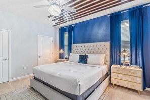 8 عدّة غرف نوم ومكواة/لوح كي وواي فاي وملاءات أسرّة