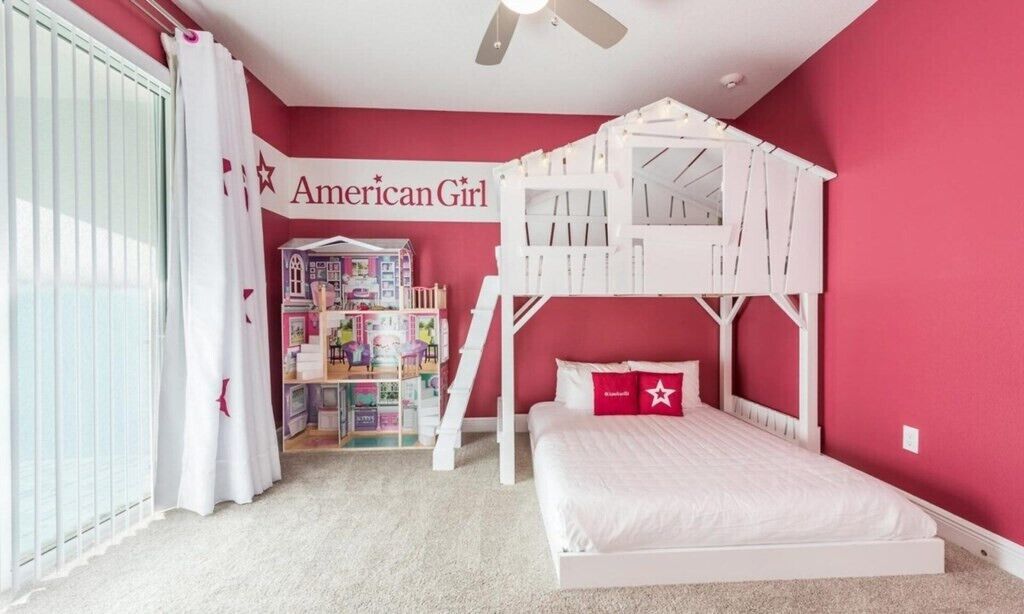8 bedrooms, iron/ironing board, WiFi, bed sheets