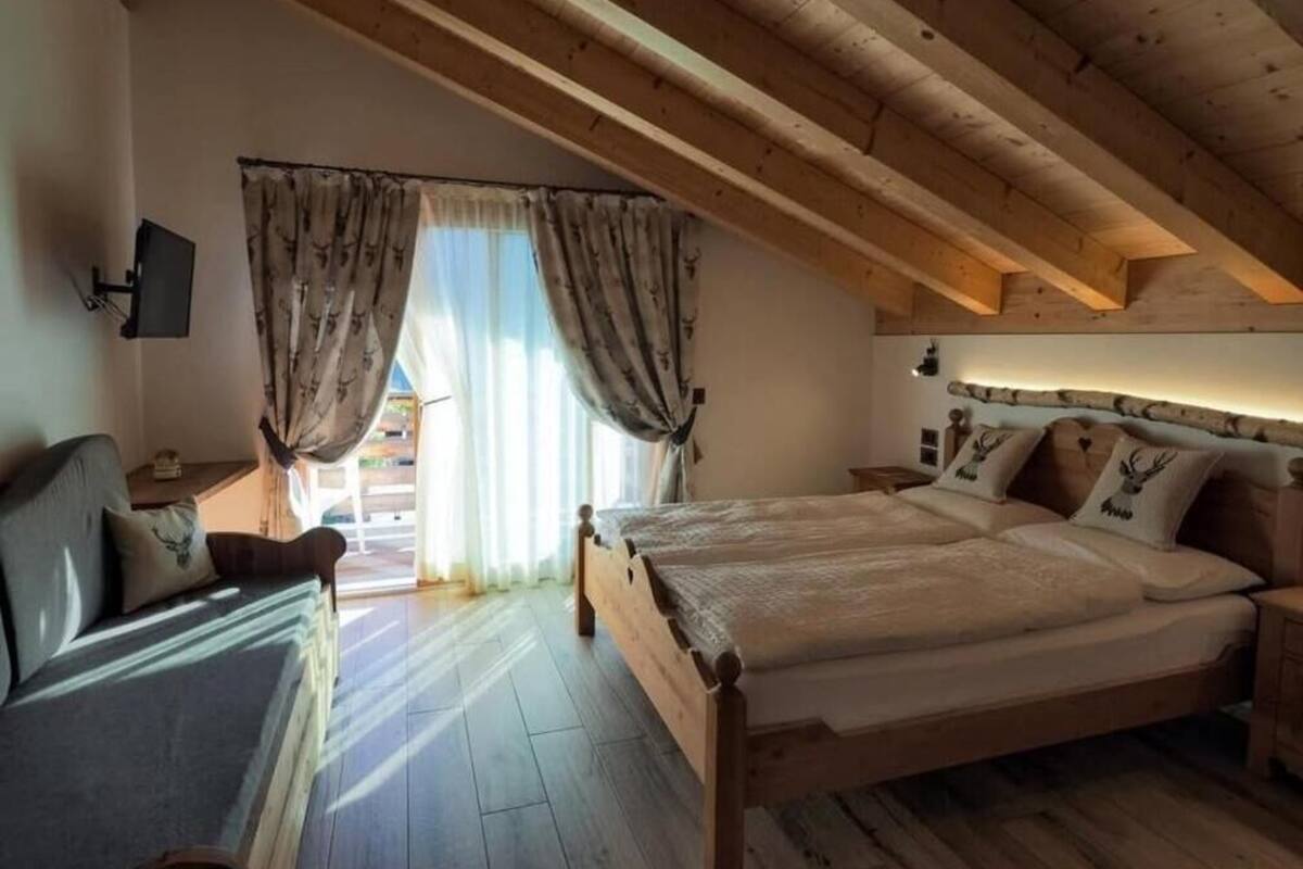 Deluxe Room, Garden View | Soundproofing, free WiFi