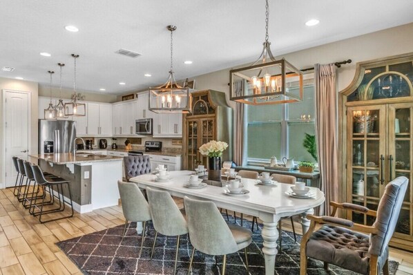 ثلاجة، ميكروويف، فرن، موقد طهي مسطح