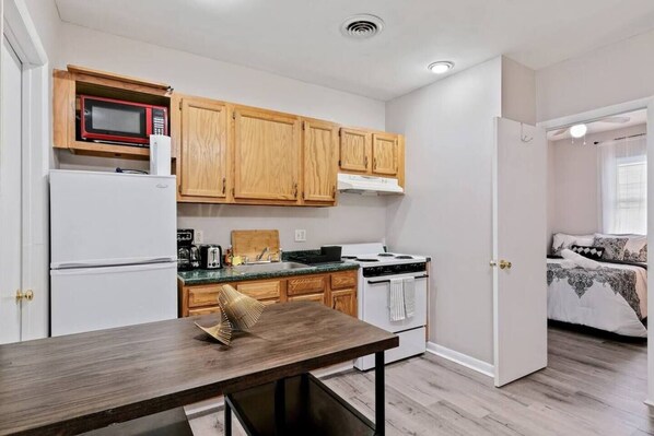 Fridge, microwave, oven, stovetop