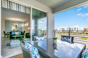 تناول الطعام بالخارج