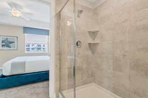 SĂšche-cheveux, serviettes fournies
