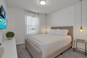 5 bedrooms, iron/ironing board, WiFi, bed sheets