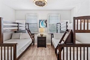 5 عدّة غرف نوم ومكواة/لوح كي وواي فاي وملاءات أسرّة