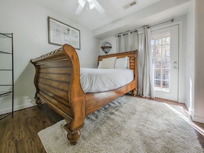 Tirai kedap cahaya, setrika/meja setrika, dan Wi-Fi gratis