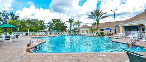 Een verwarmd zwembad