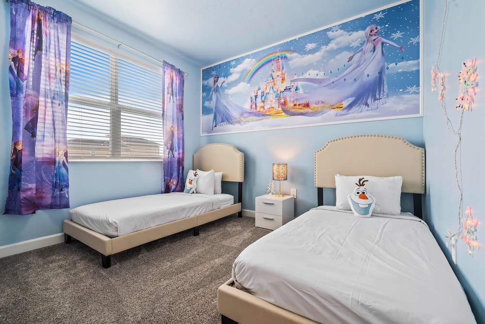 Last Minute Disney! Private Pool, Hot Tub, Game Room &