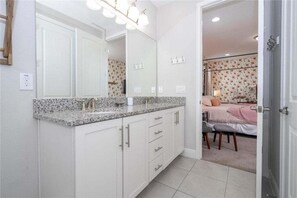 5 bedrooms, iron/ironing board, WiFi, bed sheets - Last Minute Disney! Private Pool, Hot Tub, Game Room & Themed Bedrooms. Book Now! #120785 (Orlando)