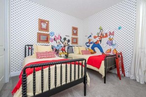 5 quartos, ferros/tábuas de passar roupa, Wi-Fi, roupa de cama