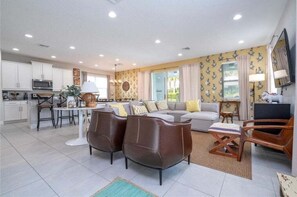 智能電視、乒乓球設施