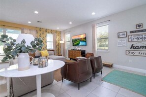 智能電視、乒乓球設施