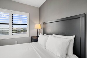 3 عدّة غرف نوم ومكواة/لوح كي وواي فاي وملاءات أسرّة