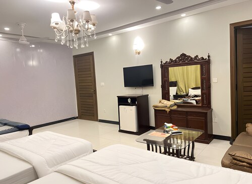 Enjoyable house with AC in charming Islamabad