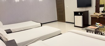 Enjoyable house with AC in charming Islamabad