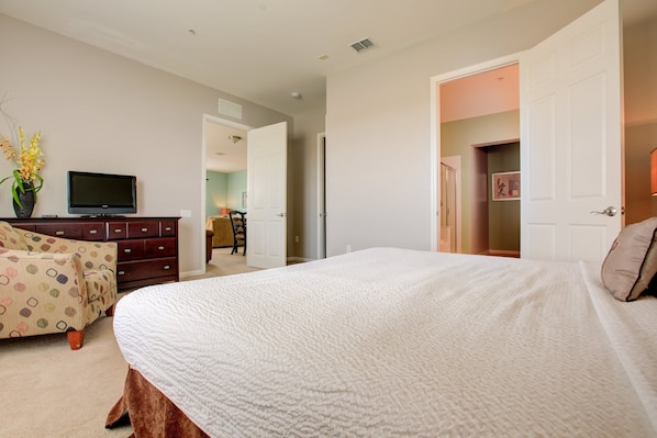 3 bedrooms, iron/ironing board, WiFi, bed sheets