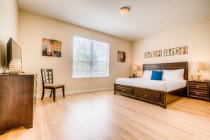 3 habitaciones, tabla de planchar con plancha, wifi y ropa de cama 