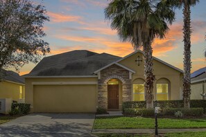 Exterior - Last Minute Disney Getaway! Private Pool, Hot Tub & Game Room. Book Now! #86901 (Orlando)