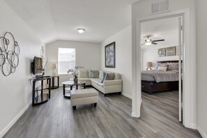 5 bedrooms, iron/ironing board, WiFi, bed sheets