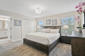 4 habitaciones, tabla de planchar con plancha, wifi y ropa de cama 