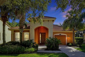 Exterior - Last Minute Disney Getaway! Villa with Private Pool & Hot Tub. Book Now! #128321 (Orlando)