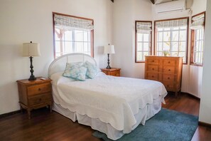 3 dormitorios, tabla de planchar con plancha, Internet y ropa de cama