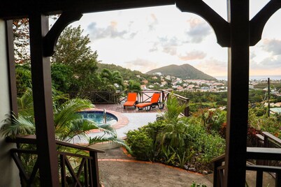 Tranquil 3-bedroom house with Pool and Ocean View