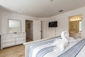 4 bedrooms, iron/ironing board, WiFi, bed sheets