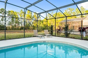 Lämmitetty uima-allas