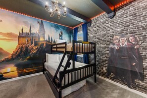 6 bedrooms, iron/ironing board, WiFi, bed sheets