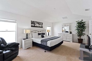 4 عدّة غرف نوم ومكواة/لوح كي وواي فاي وملاءات أسرّة