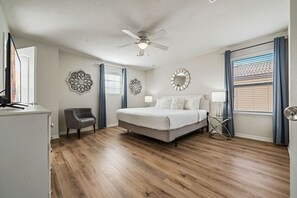 6 bedrooms, iron/ironing board, WiFi, bed sheets