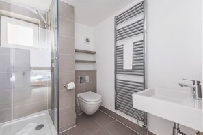 Douche, sèche-cheveux
