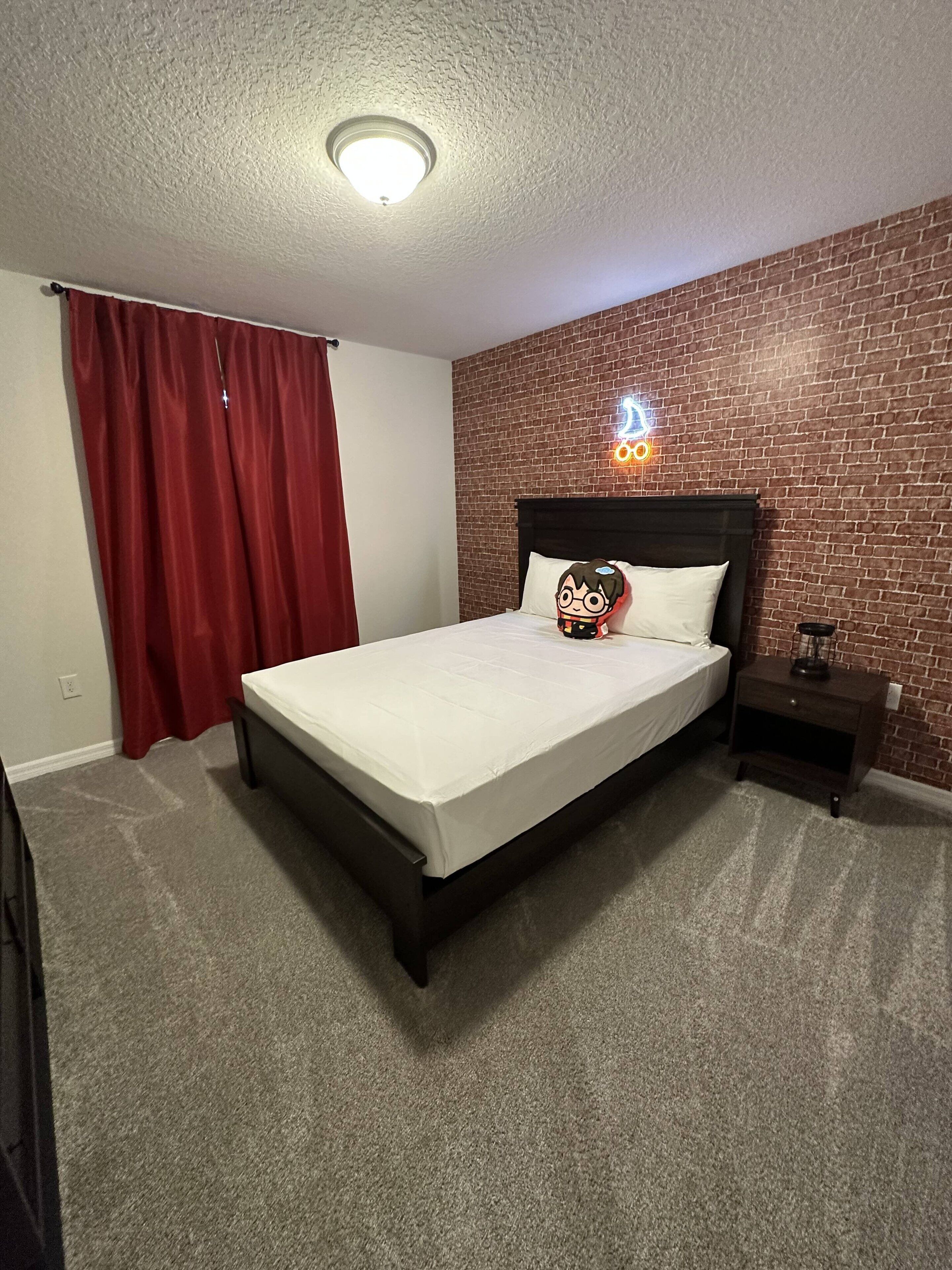 6 bedrooms, iron/ironing board, WiFi, bed sheets