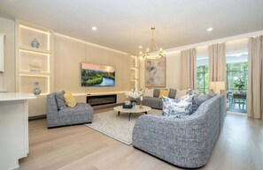 Smart TV, fireplace