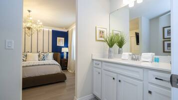 8 bedrooms, iron/ironing board, WiFi, bed sheets